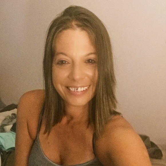 Meet your Posher, Jacinda - Picture 1 of 1